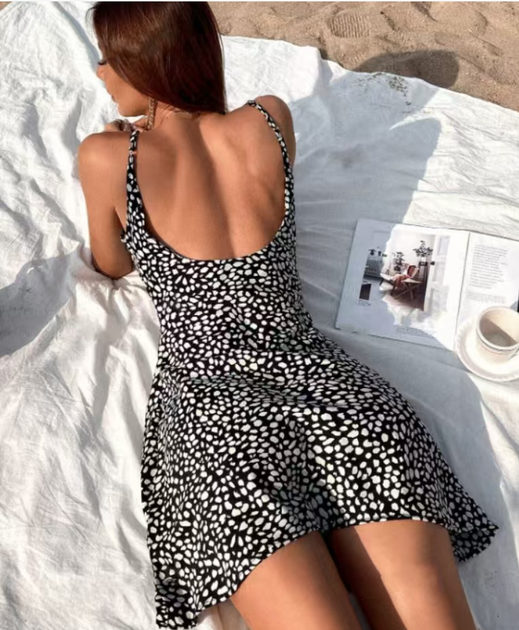 Robe courte noire motif léopard