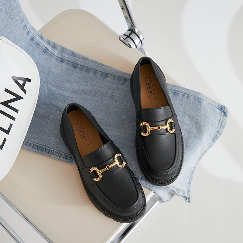 Chaussures Plateformes Rétro à Bout Rond & Boutons Dorés